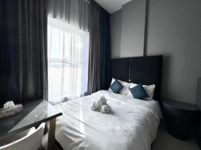 Trendy Studio, Ideal for Business or Leisure at Al Manara